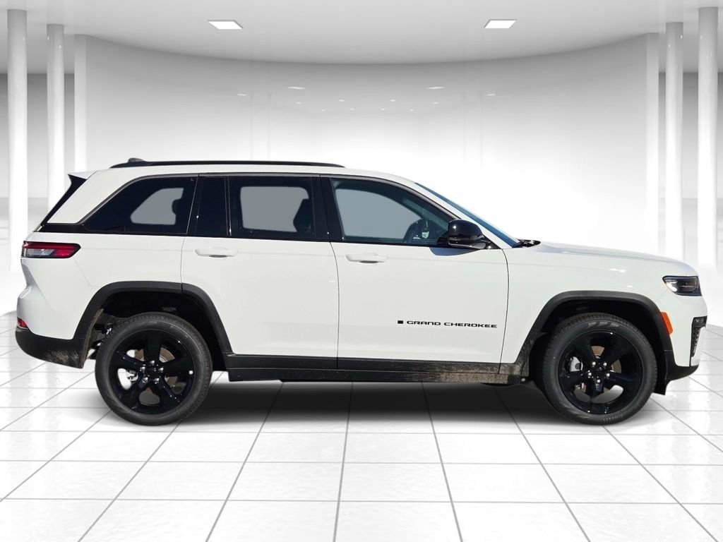 New 2026 Jeep Grand Cherokee Limited w/ Limited Altitude Package AWD/4WD image 2