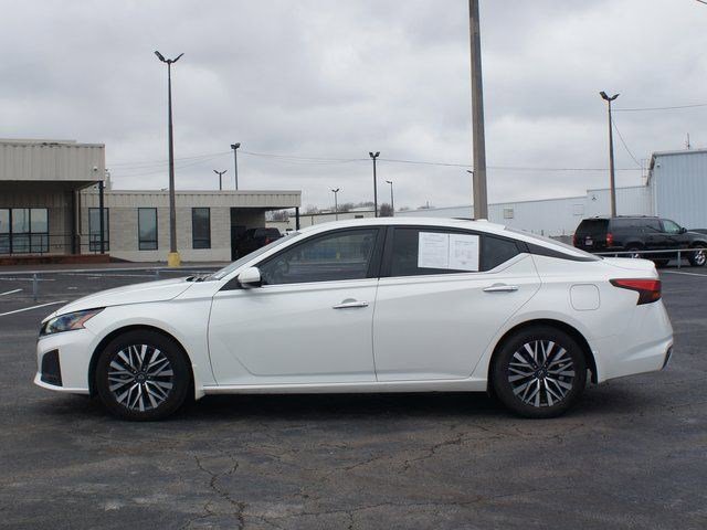Used 2023 Nissan Altima 2.5 SV image 11