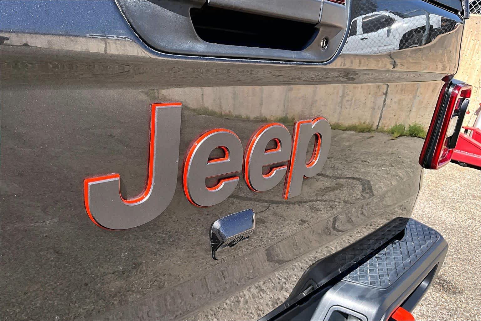Used 2023 Jeep Gladiator Mojave w/ LED Lighting Group AWD/4WD image 31