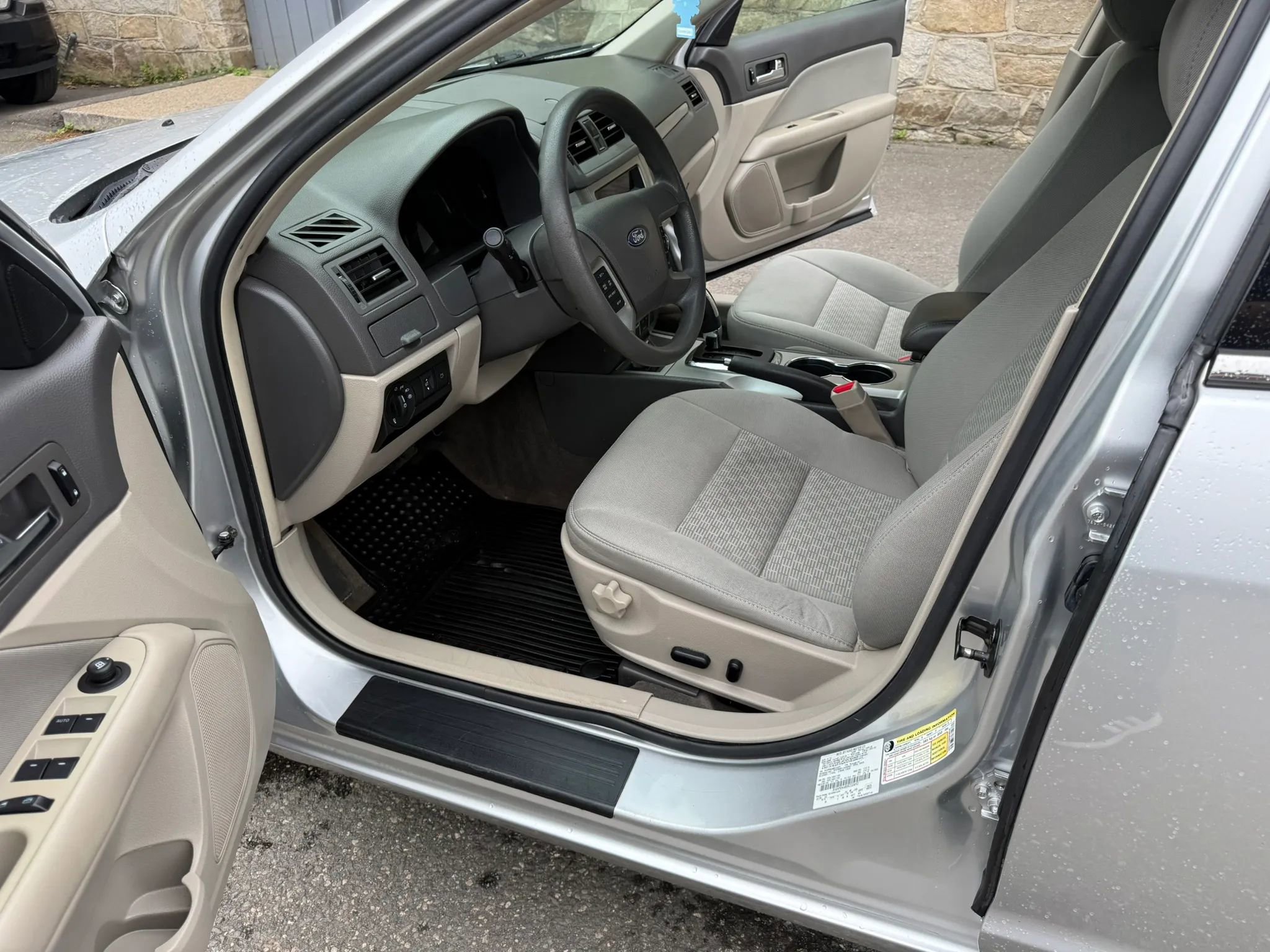 Used 2011 Ford Fusion SE FWD image 23