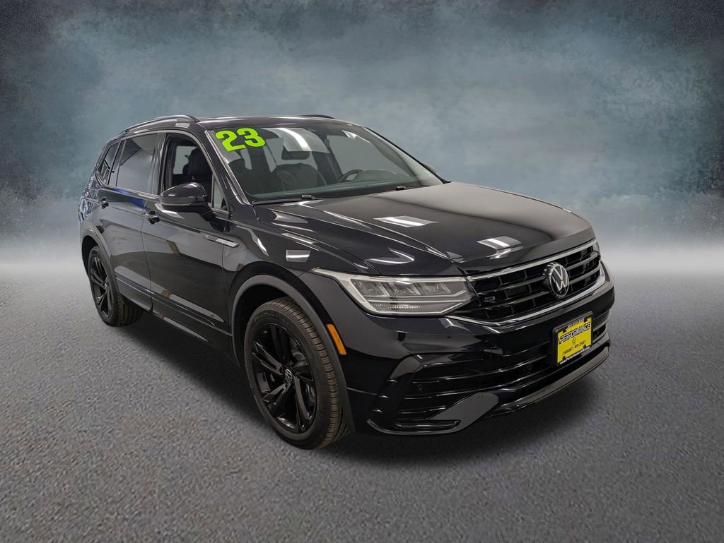 Used 2023 Volkswagen Tiguan SE R-Line AWD/4WD image 3