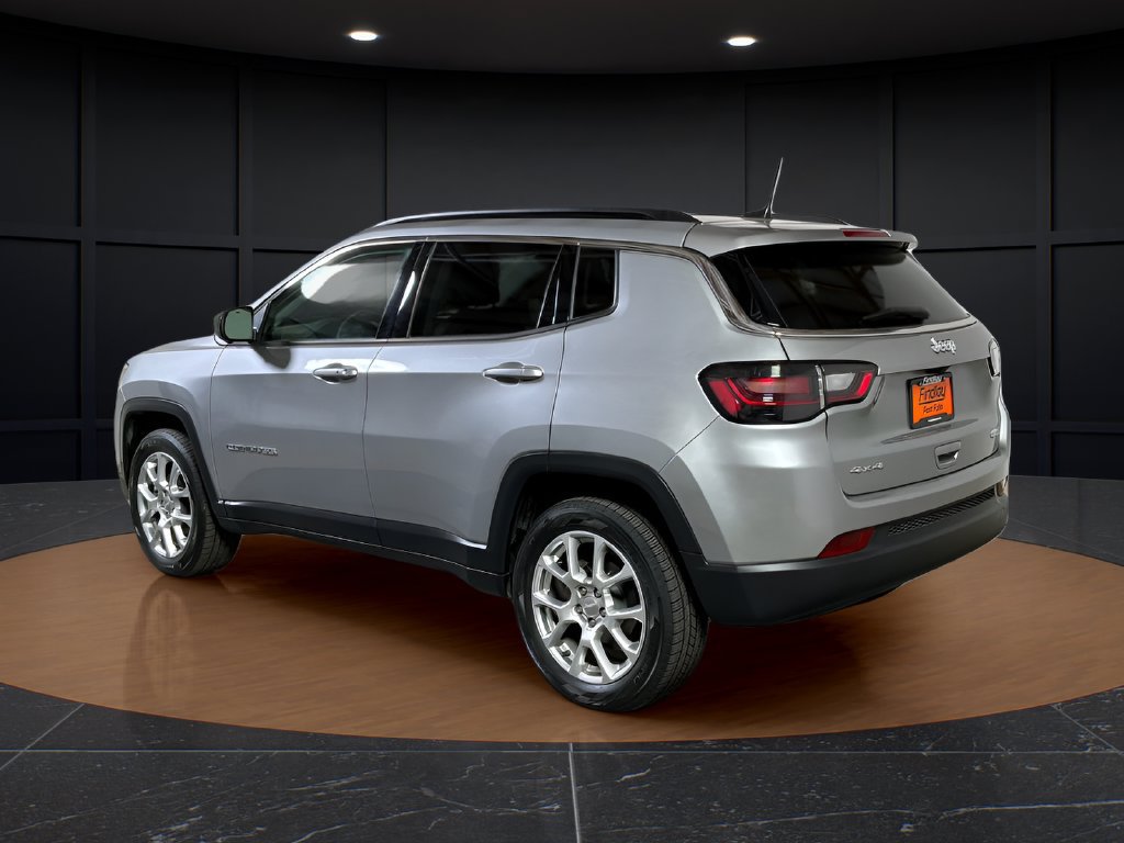 Certified 2022 Jeep Compass Latitude w/ Sun and Sound Group AWD/4WD image 3