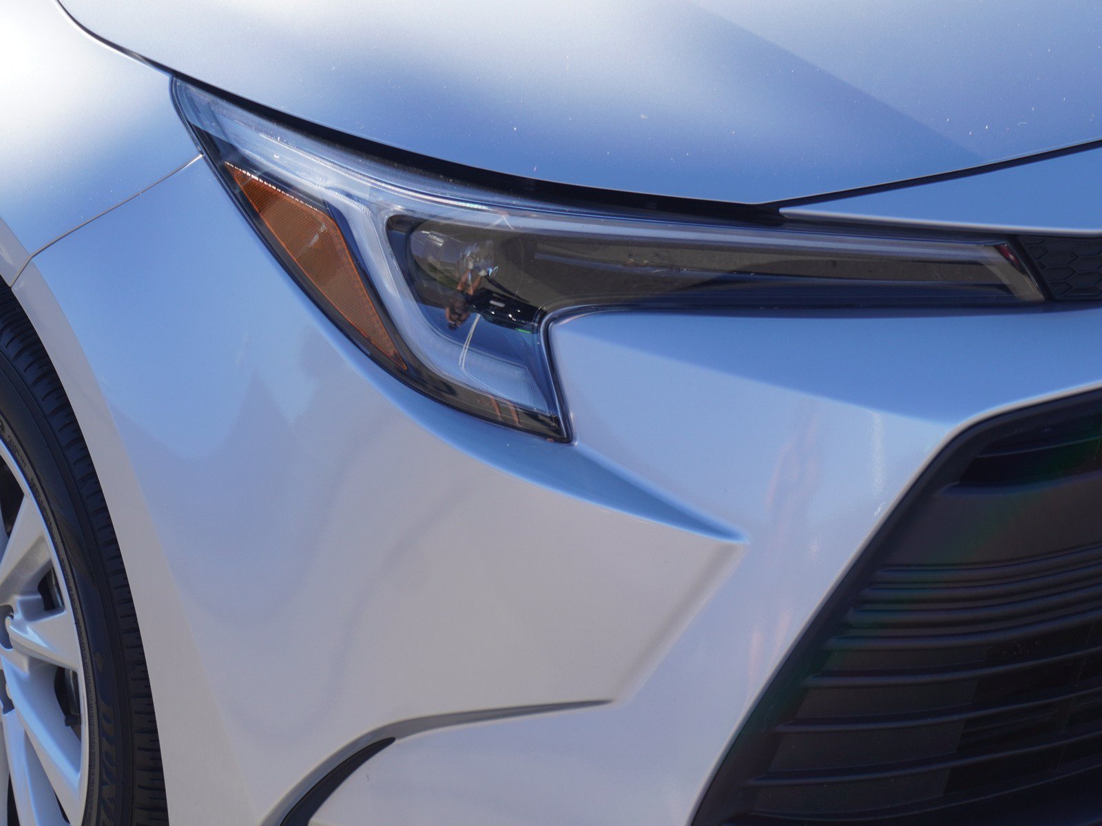 Used 2024 Toyota Corolla XLE FWD image 3