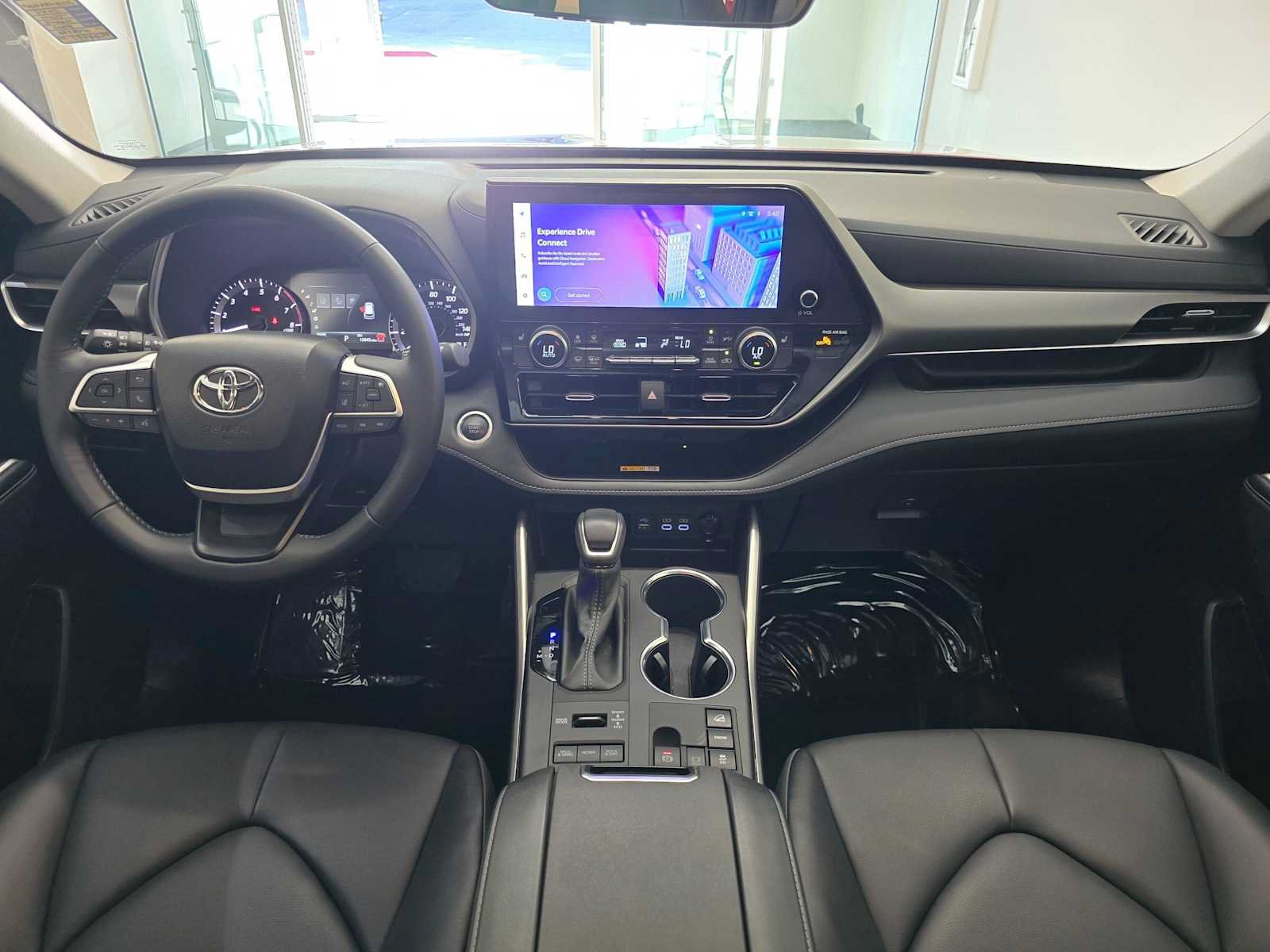 Certified 2024 Toyota Highlander XLE AWD/4WD image 10