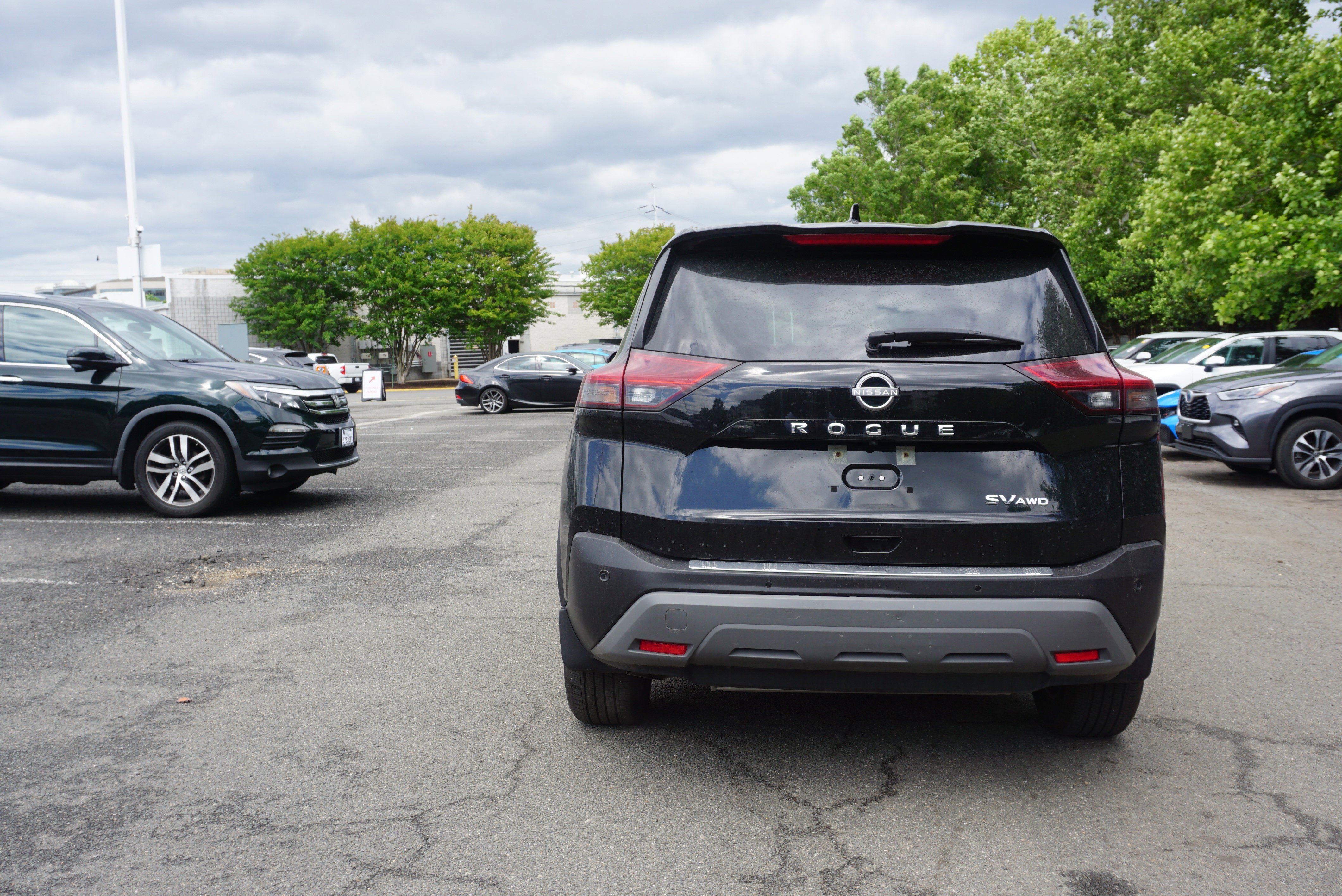 Used 2023 Nissan Rogue SV AWD/4WD image 4