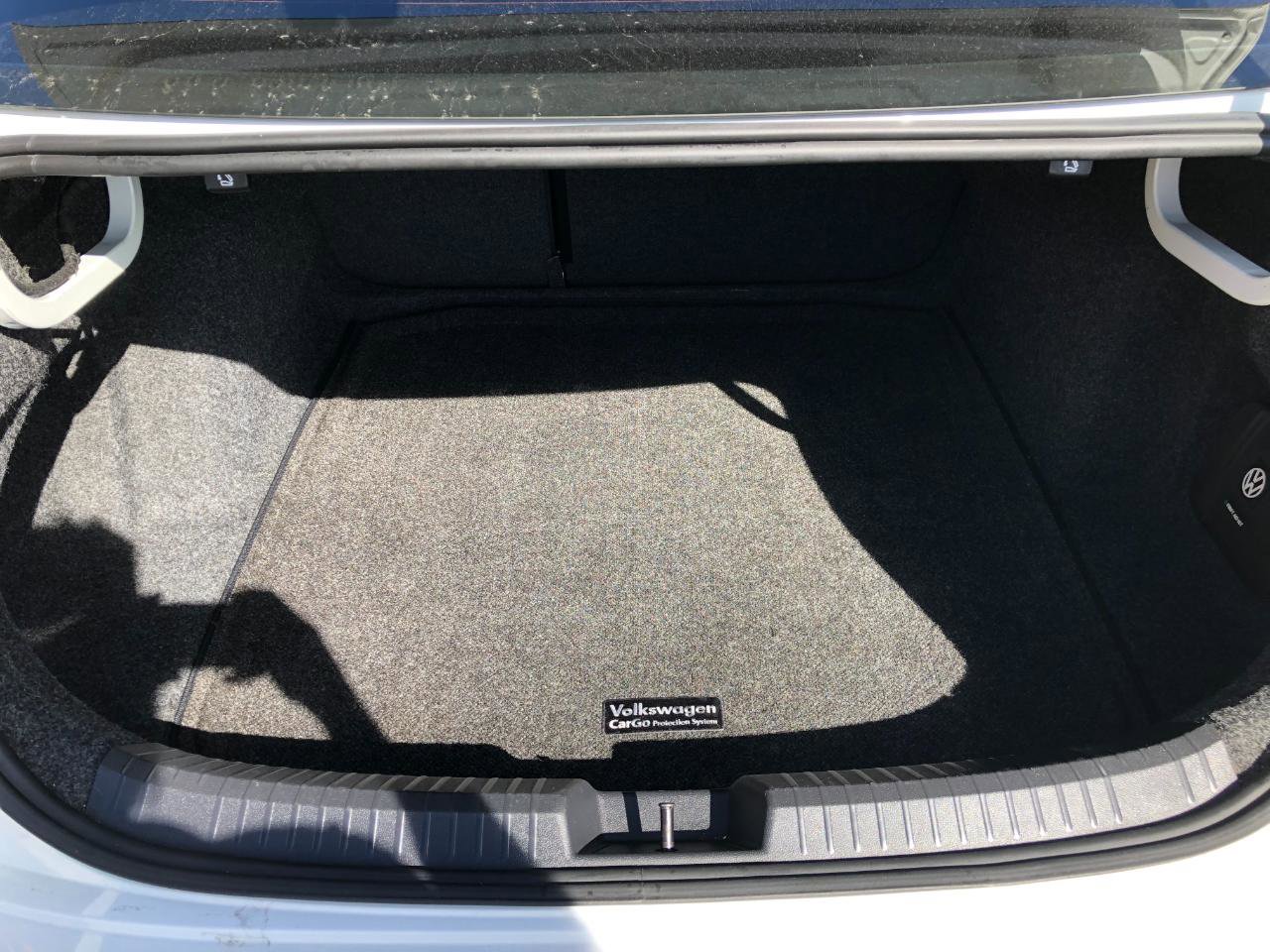 Used 2019 Volkswagen Jetta SEL Premium FWD image 29