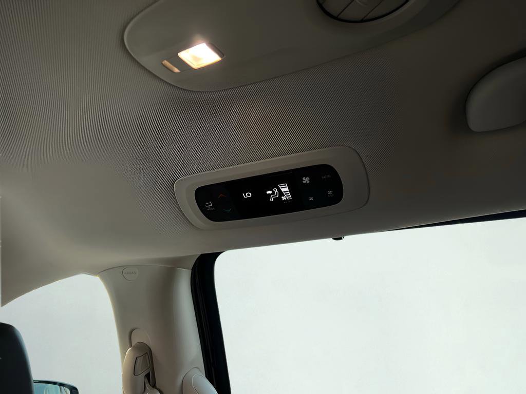 Used 2021 Chrysler Pacifica Limited image 19