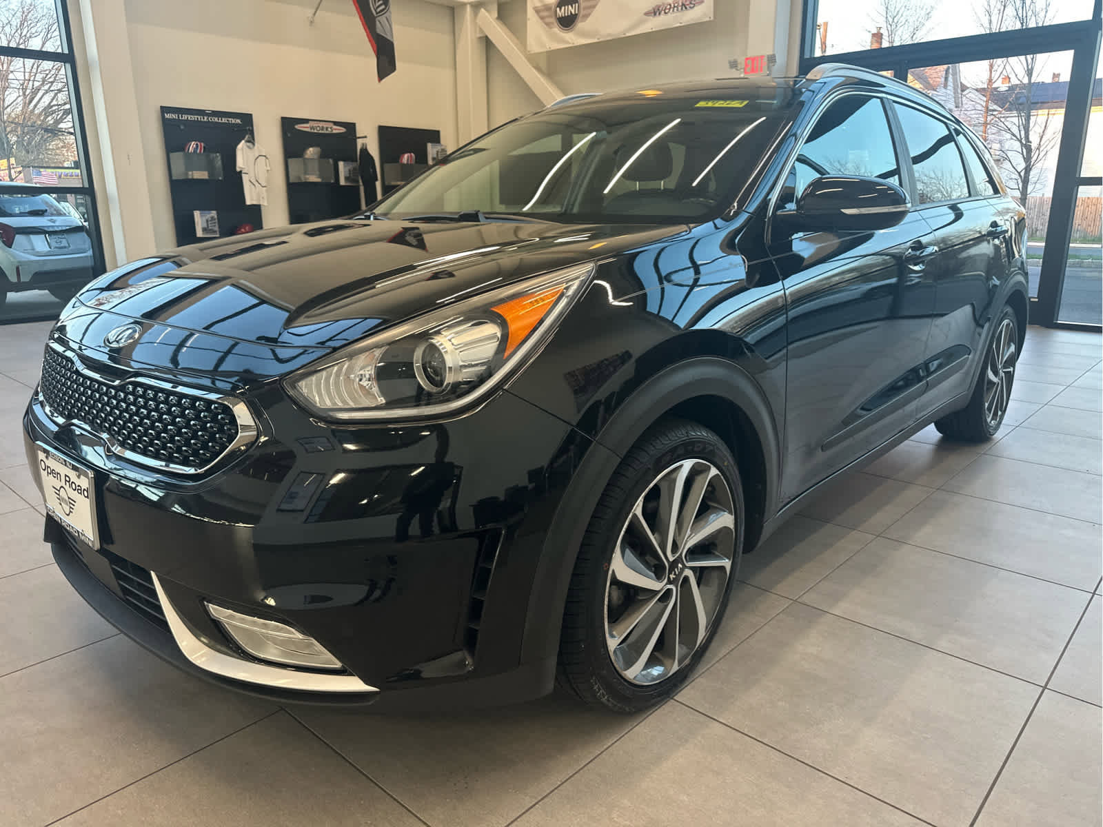 Used 2018 Kia Niro Touring image 1