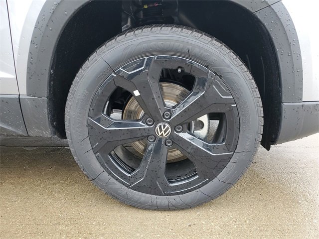 New 2026 Volkswagen Taos SEL image 5