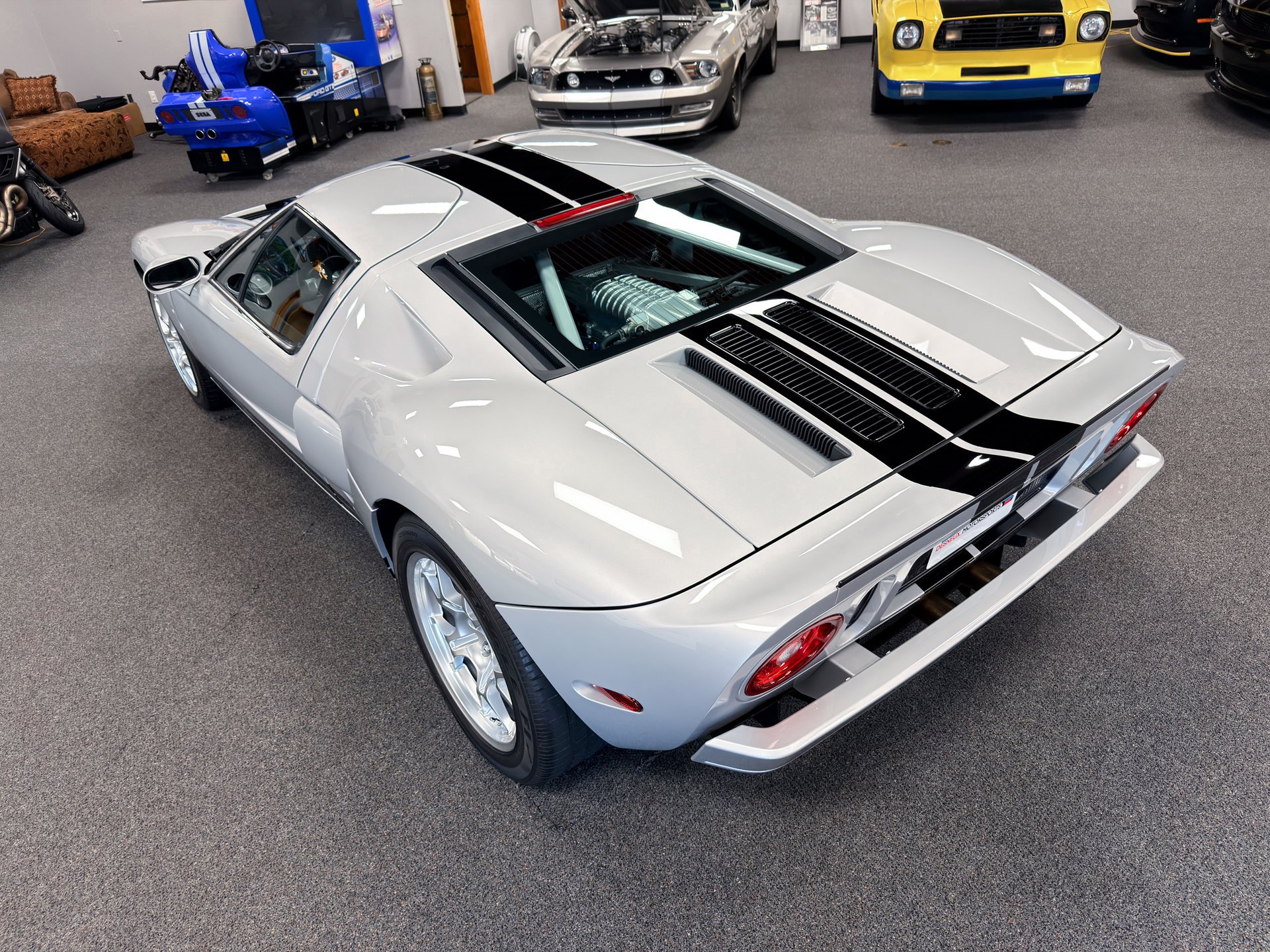 Used 2005 Ford GT RWD image 38