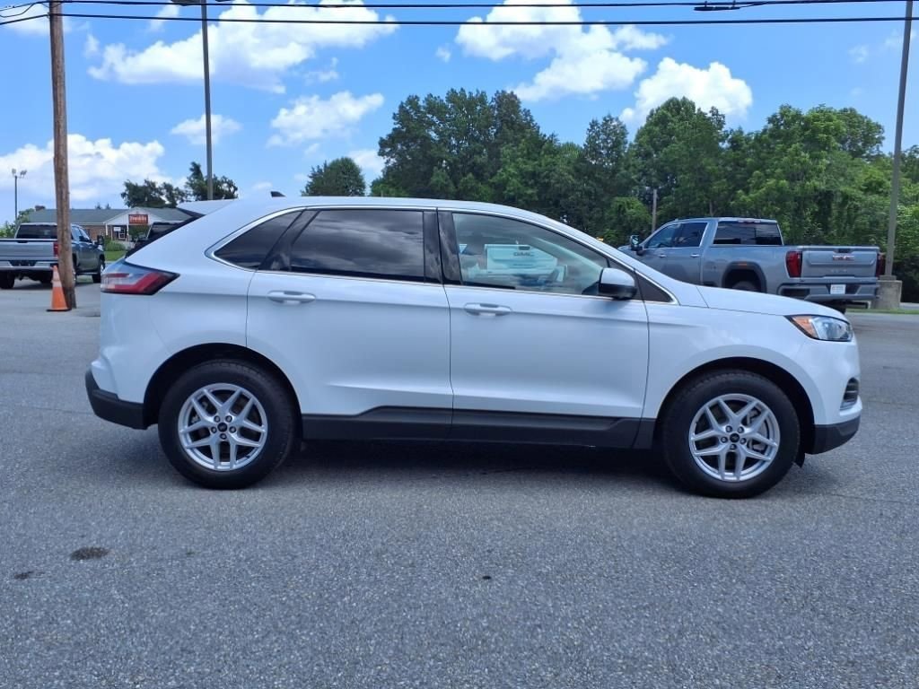 Used 2024 Ford Edge SEL image 2