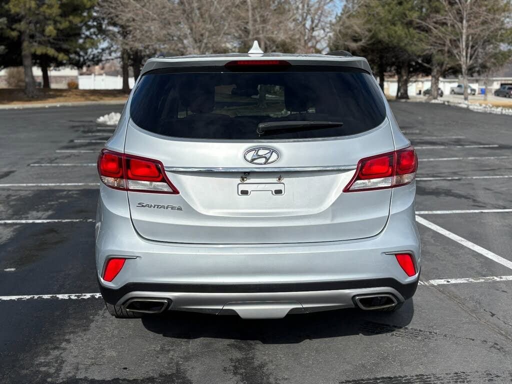 Used 2017 Hyundai Santa Fe SE image 4