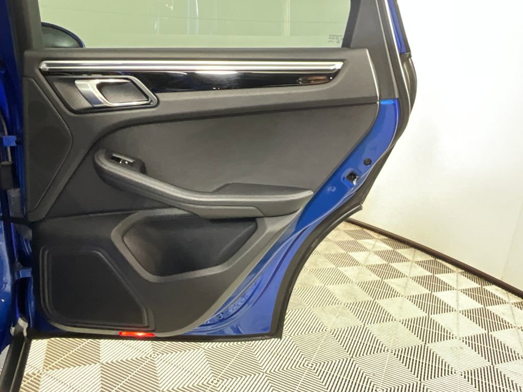 Used 2018 Porsche Macan AWD/4WD image 24