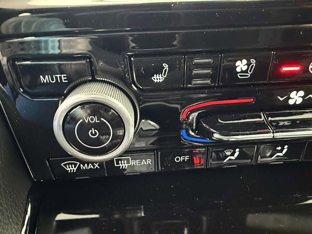 New 2025 Jeep Grand Cherokee L Summit w/ Luxury Tech Group V image 33