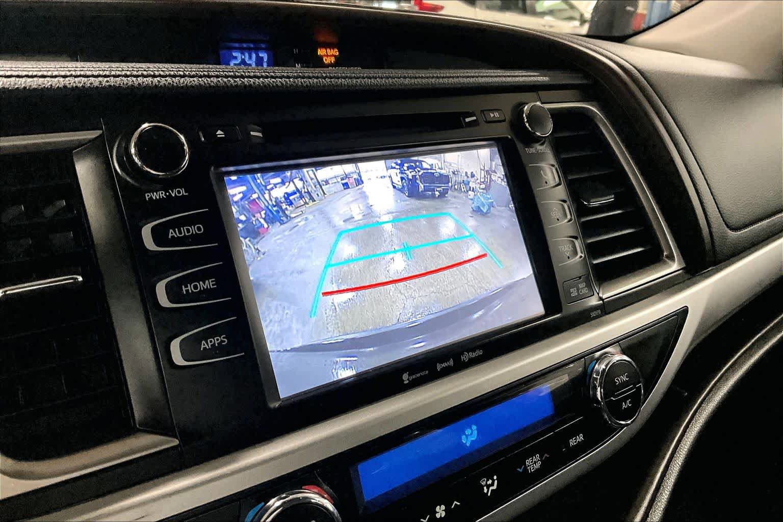 Used 2018 Toyota Highlander XLE AWD/4WD image 27