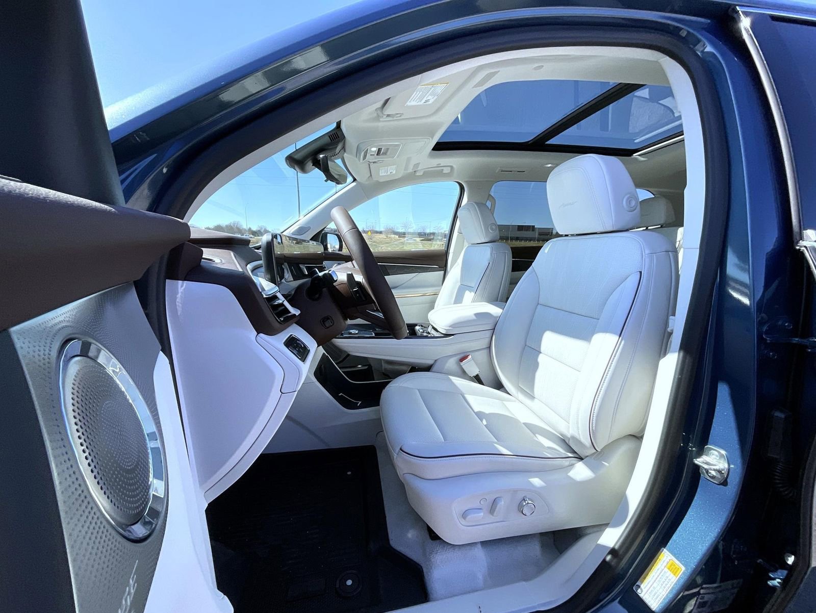 New 2026 Buick Enclave Avenir w/ Super Cruise Package image 10