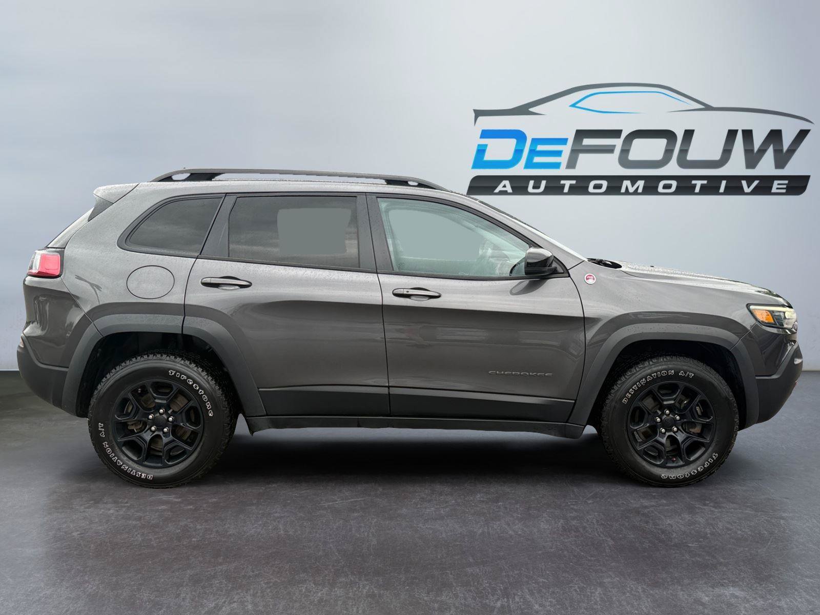 Used 2022 Jeep Cherokee Trailhawk w/ Sun & Sound Group AWD/4WD image 2