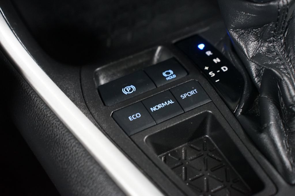 Certified 2021 Toyota RAV4 LE image 21