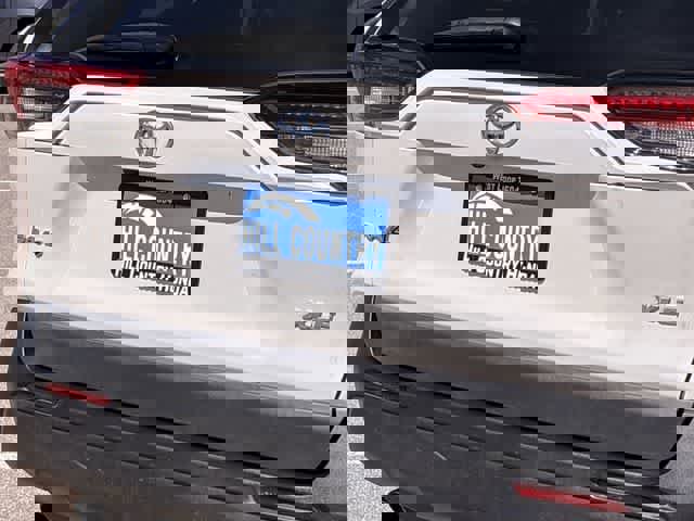 Used 2021 Toyota RAV4 XLE Premium image 13