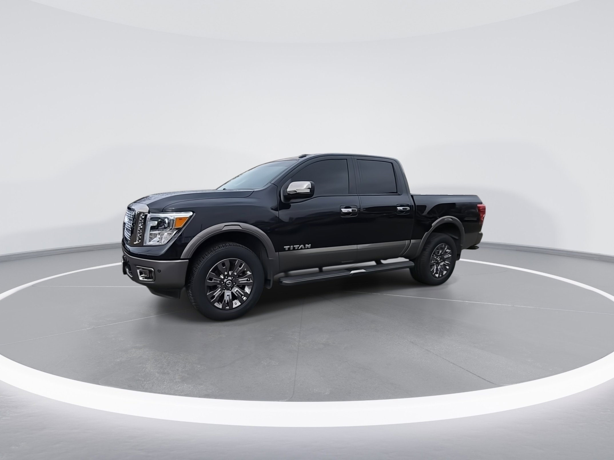 Used 2019 Nissan Titan Platinum Reserve image 4