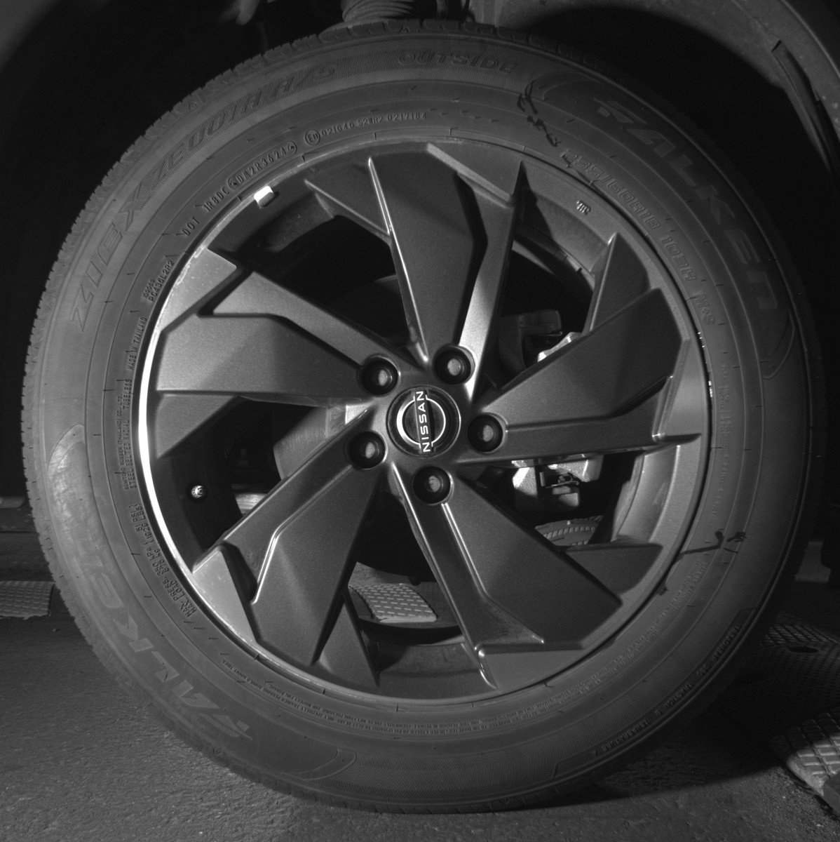 Used 2025 Nissan Rogue SV image 13