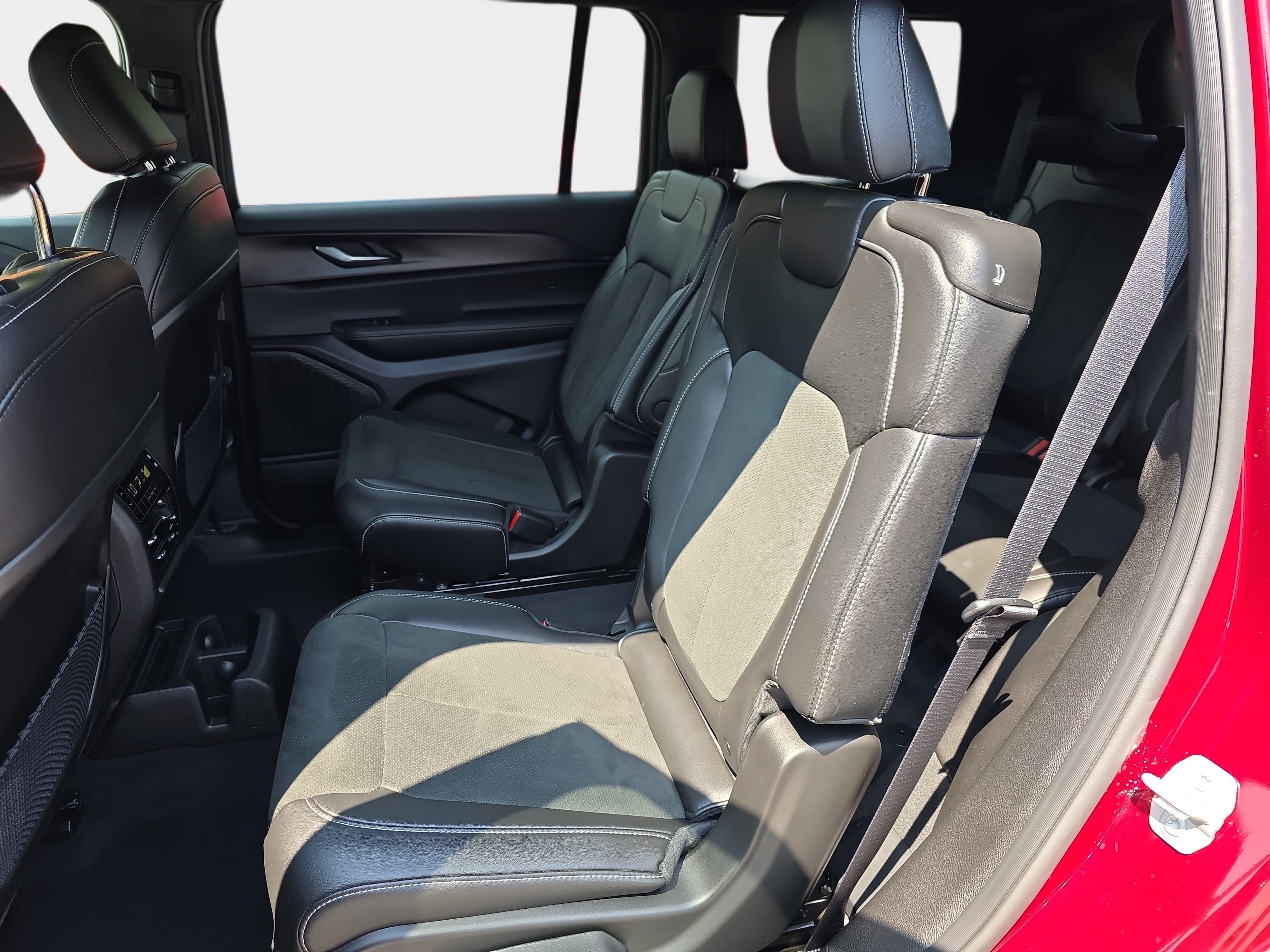 Certified 2025 Jeep Grand Cherokee L Laredo AWD/4WD image 12