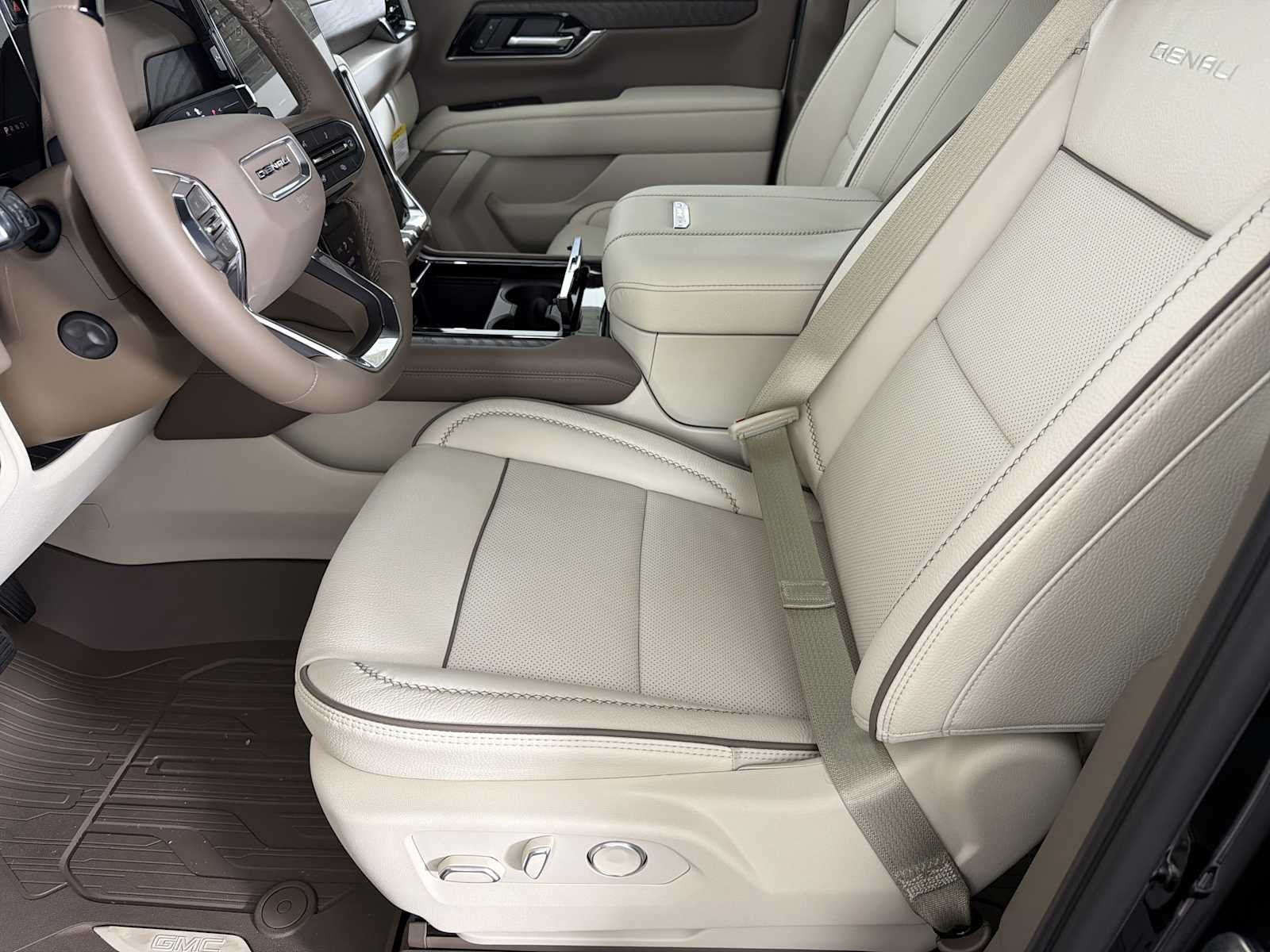 New 2026 GMC Yukon XL Denali w/ Denali Reserve Package AWD/4WD image 8