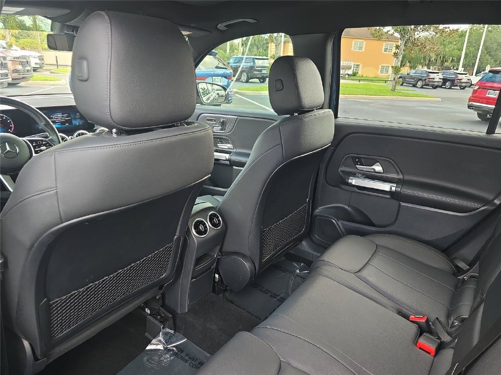 Used 2023 Mercedes-Benz GLB 250 4MATIC w/ Premium Package image 12