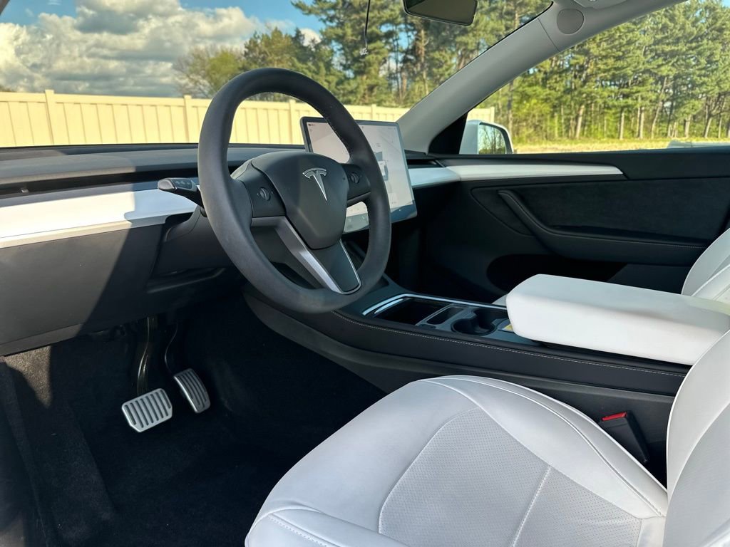 Used 2024 Tesla Model Y Long Range image 16