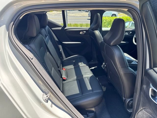 Used 2025 Volvo XC40 B5 Core AWD/4WD image 13
