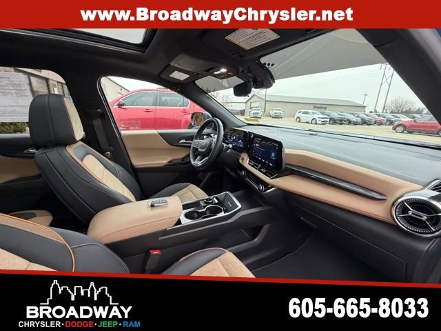 Used 2025 Chevrolet Equinox ACTIV w/ Safety and Technology Package image 10