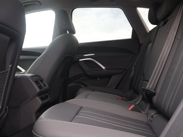 Used 2025 Audi Q5 Premium w/ Convenience Package image 23