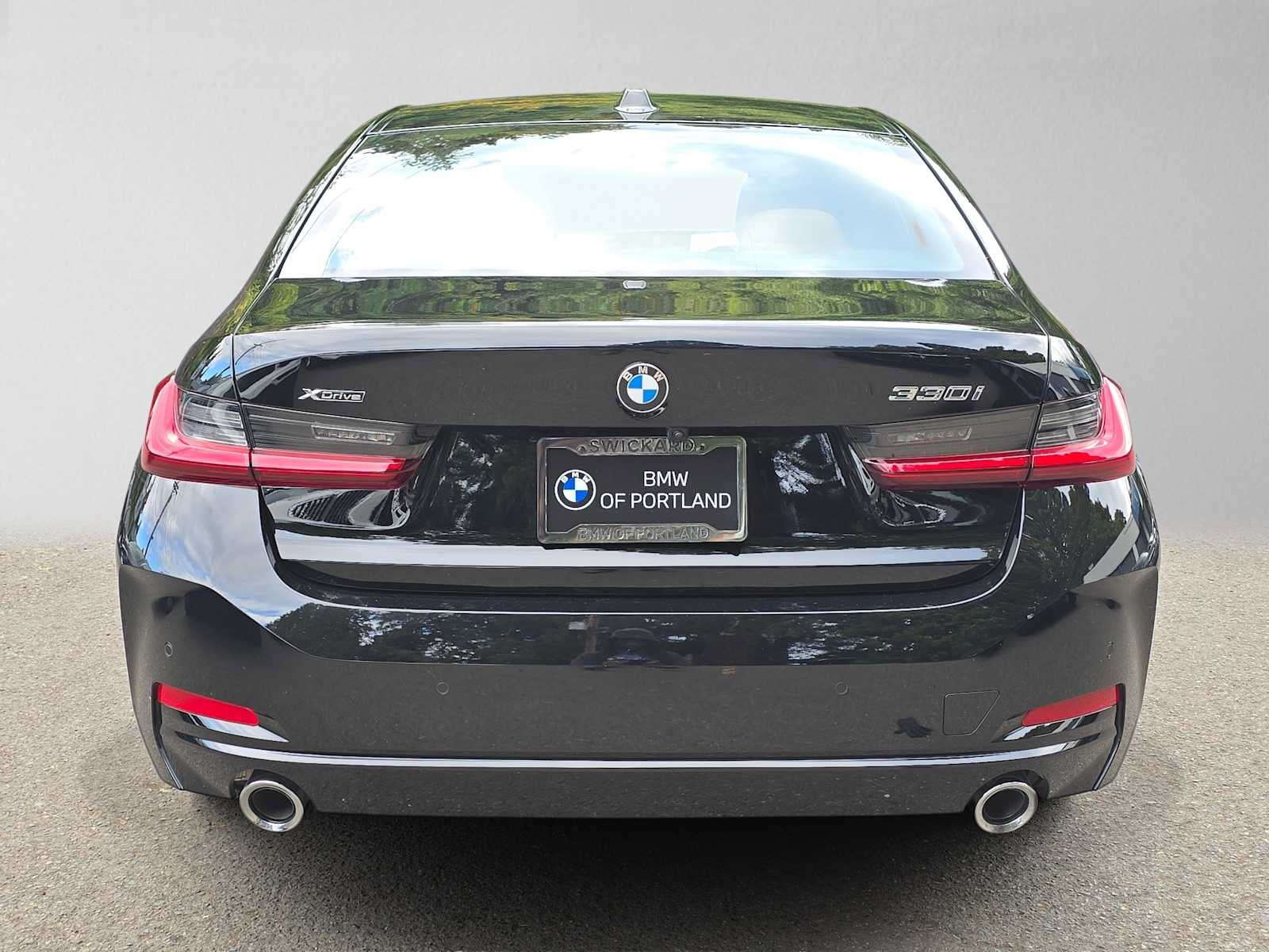 Used 2024 BMW 330i xDrive Sedan w/ Convenience Package AWD/4WD image 4