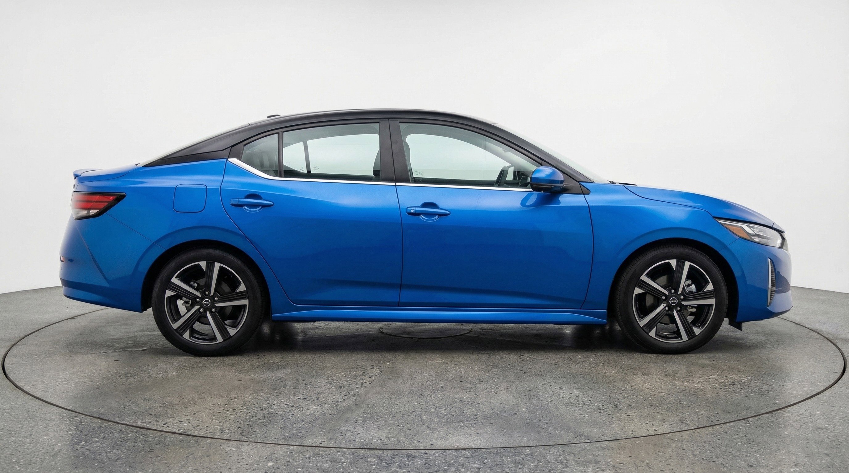 Used 2025 Nissan Sentra SV image 11