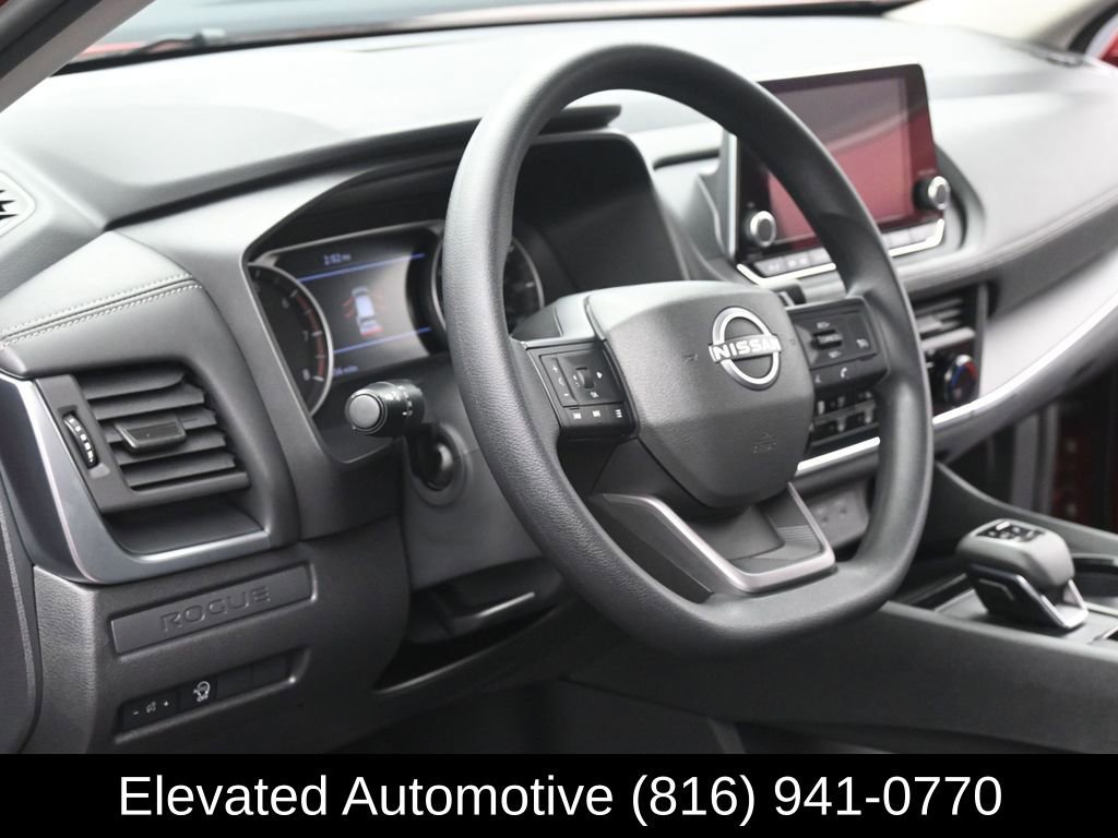 Used 2025 Nissan Rogue S image 14