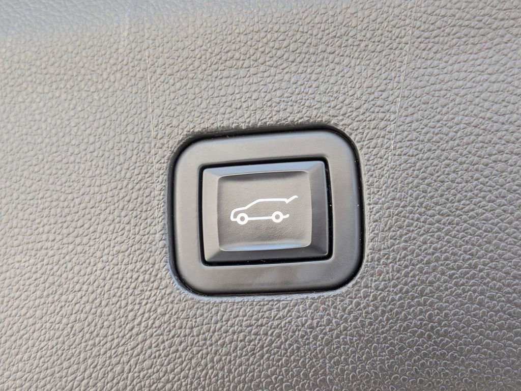 Used 2023 Buick Enclave Essence w/ Experience Buick Package image 16