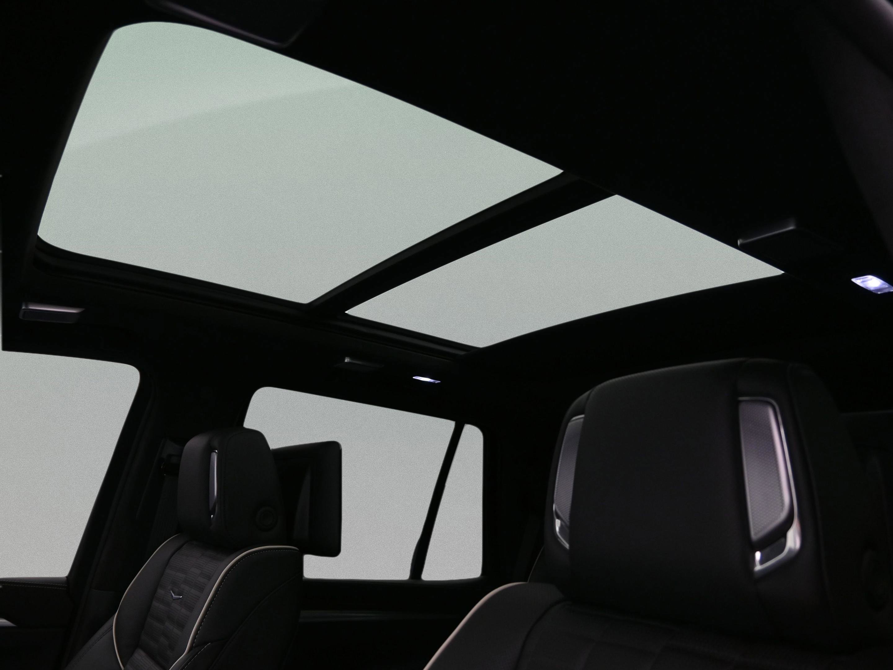 Used 2026 Cadillac Escalade Platinum Sport w/ LPO, ONYX Package image 17