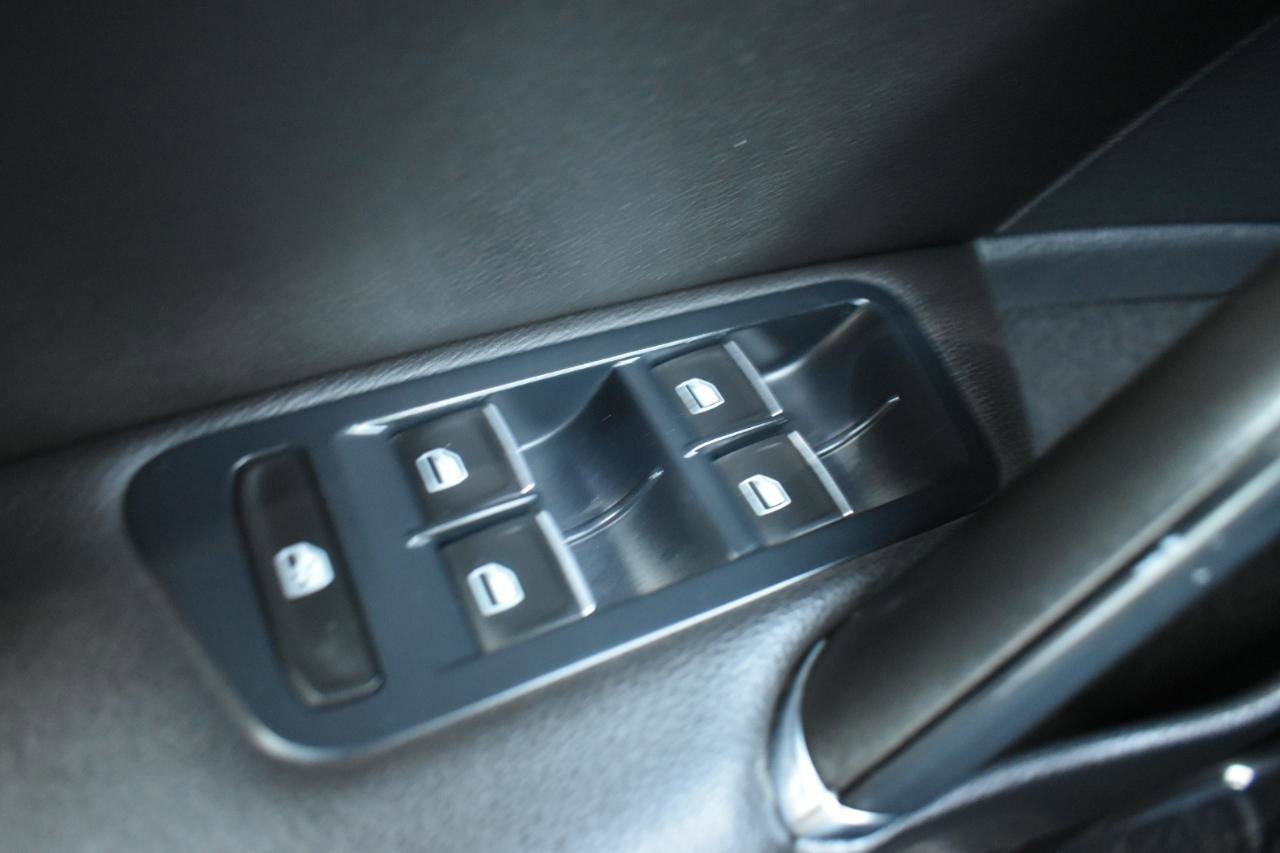 Used 2015 Volkswagen Golf R 4-Door AWD/4WD image 41