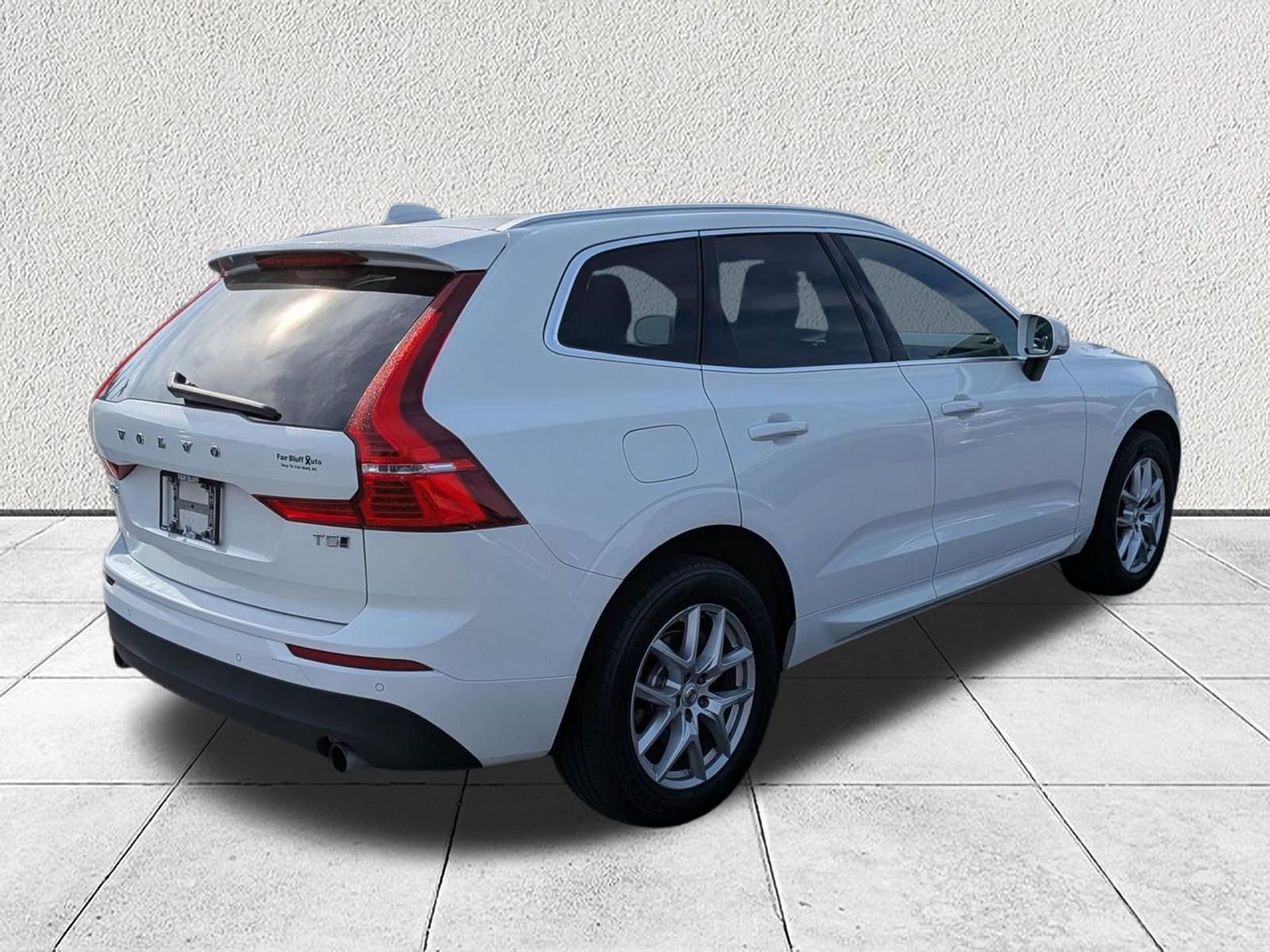 Used 2020 Volvo XC60 T5 Momentum image 3
