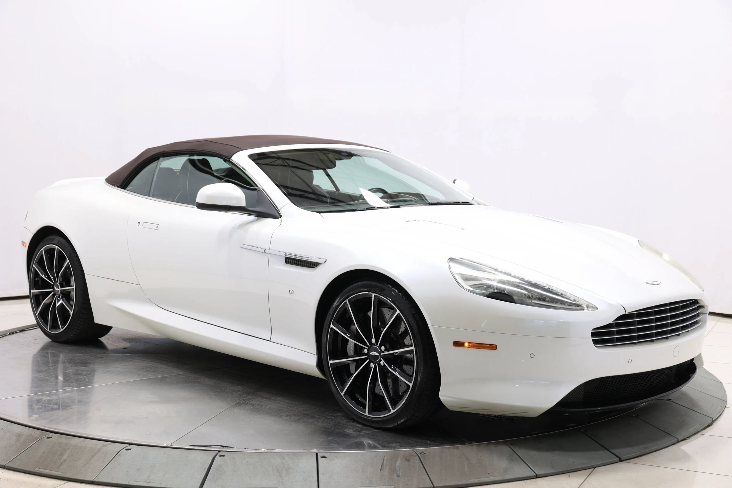 Used 2016 Aston Martin DB9 GT RWD image 97