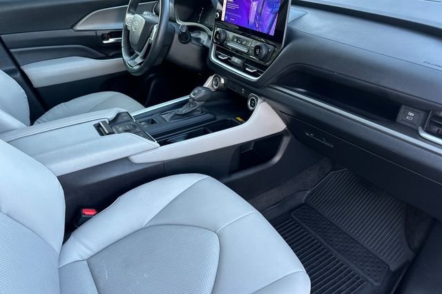 Used 2024 Toyota Grand Highlander XLE image 17