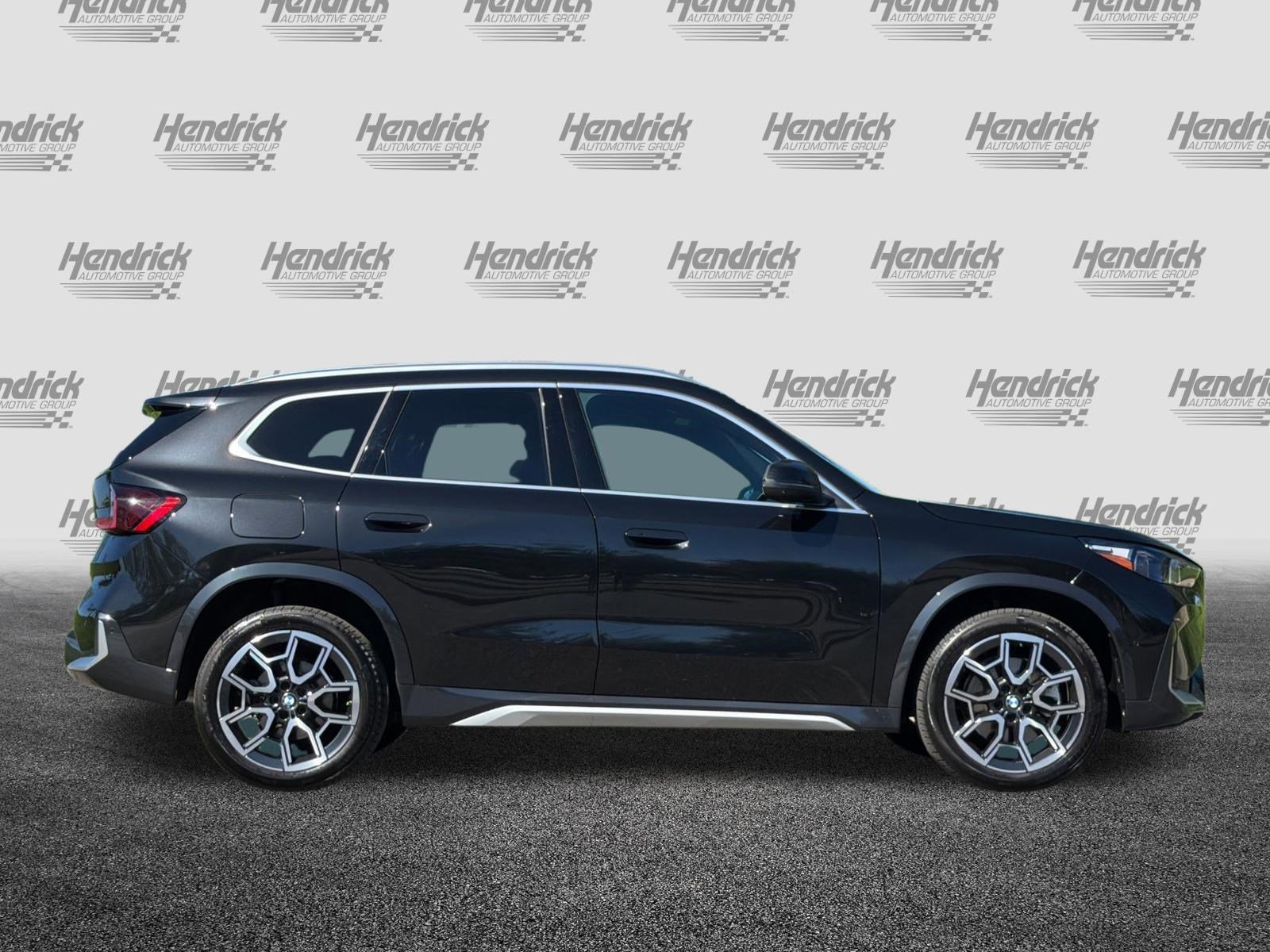 Used 2025 BMW X1 xDrive28i w/ Technology Package image 3