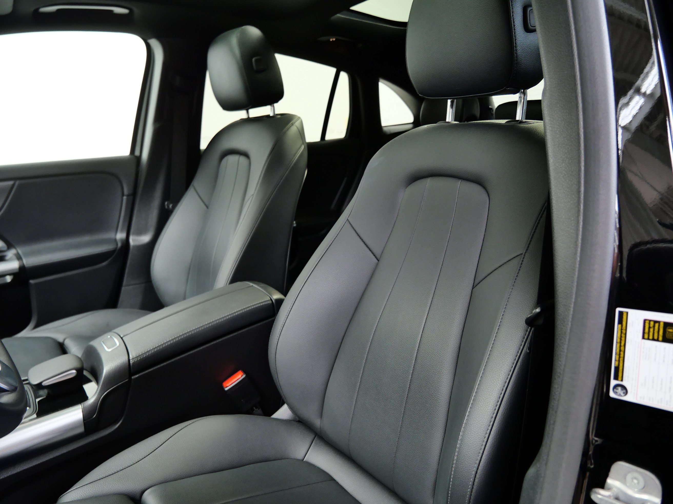 Used 2023 Mercedes-Benz GLA 250 4MATIC w/ Premium Package image 15