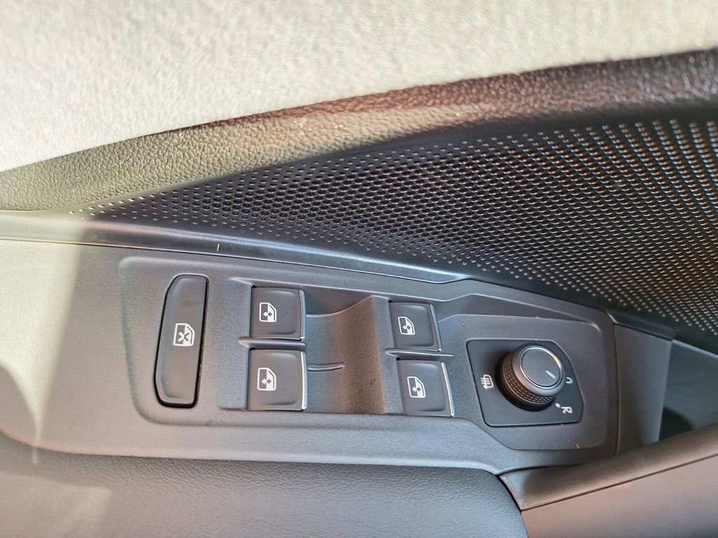 New 2026 Volkswagen Tiguan SE R-Line image 19