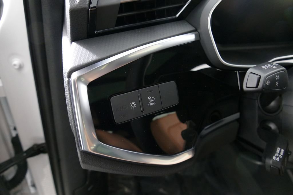 Certified 2025 Audi Q3 2.0T Premium Plus w/ Premium Plus Package AWD/4WD image 19