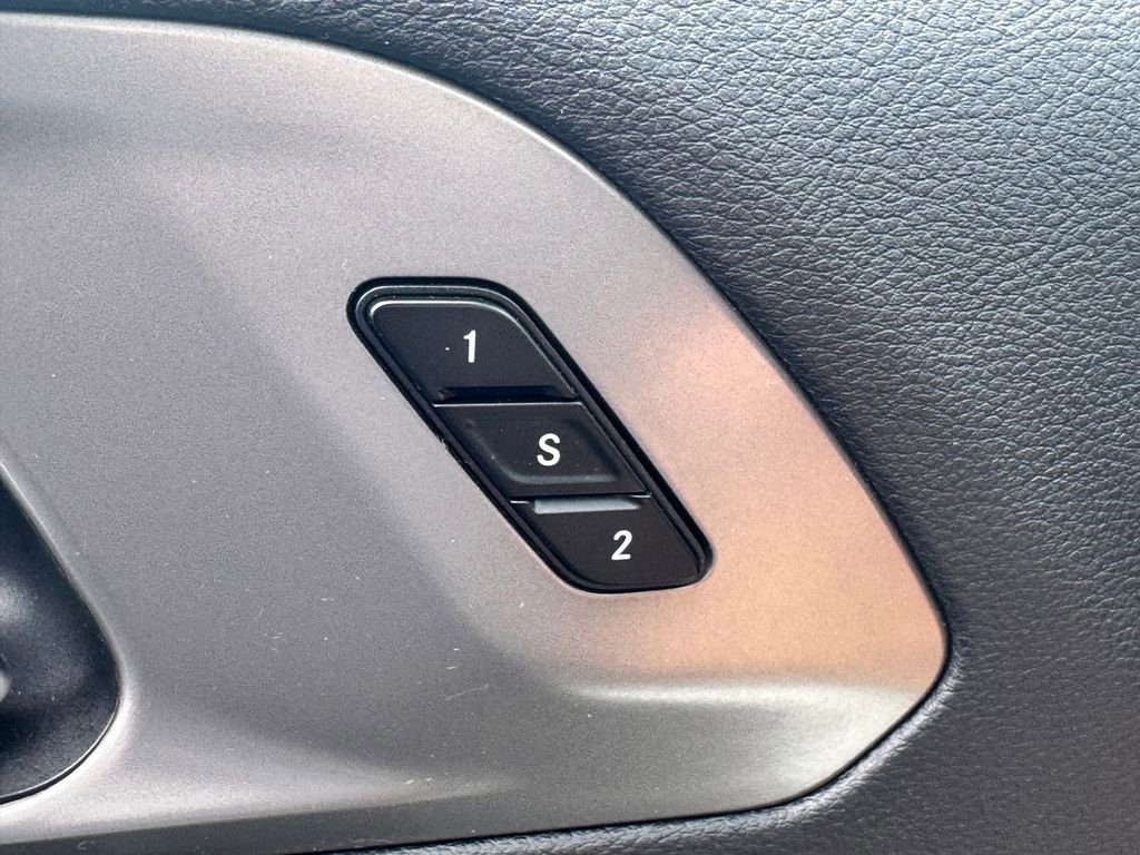 Used 2025 Chrysler Pacifica Select image 31