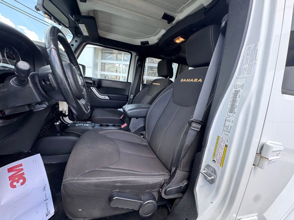 Used 2014 Jeep Wrangler Unlimited Sahara w/ Connectivity Group AWD/4WD image 9