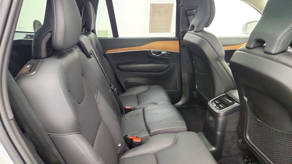 Used 2025 Volvo XC90 T8 Plus AWD/4WD image 23