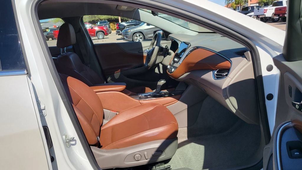 Used 2016 Chevrolet Malibu Hybrid w/ Leather Package FWD image 18