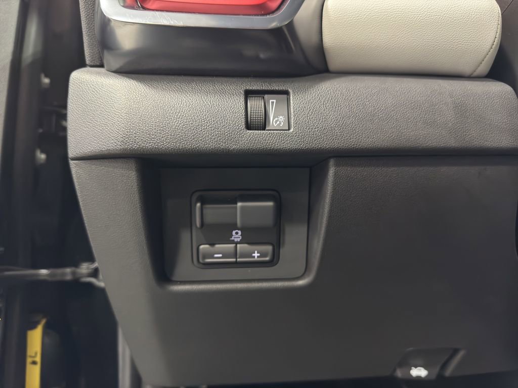 Used 2024 GMC Canyon AT4X image 22